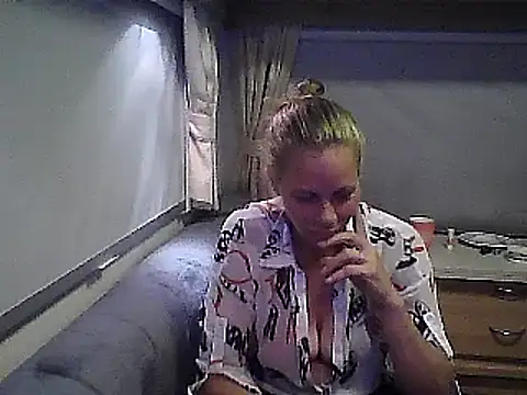 WildScorpio86 online show from 11-26-25, 04:19