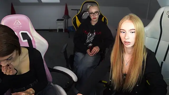 Amelia Blaze online show from 10-15-25, 10:48