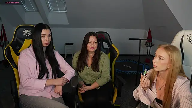 Amelia Blaze online show from 10-30-25, 12:17