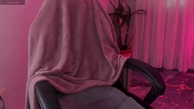 scarlet miller1 online show from 10-01-25, 12:33