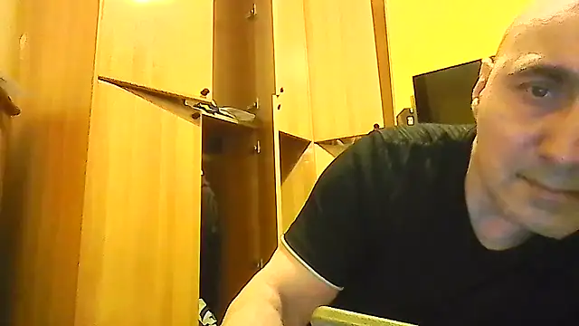 Analove1976 online show from 04-22-26, 06:42