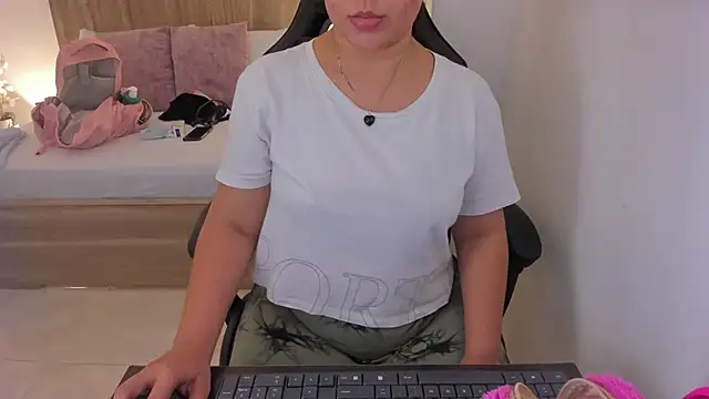 izaro22 online show from 02-07-25, 07:06