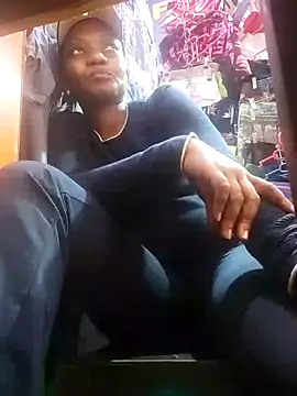 Snapshot of Hailey_BaileyXYZ chatting on 02-15-25, 11:17 Hailey BaileyXYZ online show from 02-15-25, 11:17