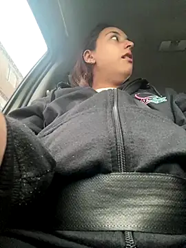 Snapshot of Vaiolet_a chatting on 12-06-24, 08:51 Vaiolet a online show from 12-06-24, 08:51