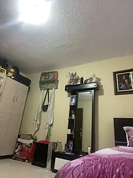 Snapshot of Vaiolet_a chatting on 12-12-24, 10:31 Vaiolet a online show from 12-12-24, 10:31