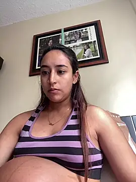 Snapshot of Vaiolet_a chatting on 01-15-25, 06:19 Vaiolet a online show from 01-15-25, 06:19