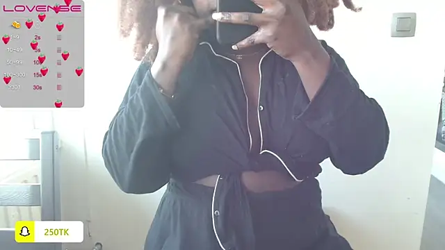 Snapshot of Thepanthera chatting on 01-10-25, 09:44 Thepanthera online show from 01-10-25, 09:44