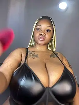 Snapshot of Yung-Missy chatting on 12-13-24, 06:10 Yung-Missy online show from 12-13-24, 06:10