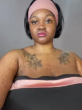 Snapshot of Yung-Missy chatting on 01-22-25, 09:02 Yung-Missy online show from 01-22-25, 09:02