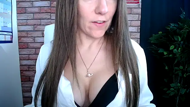 Snapshot of HarleyRebz chatting on 12-15-25, 08:40 HarleyRebz online show from 12-15-25, 08:40