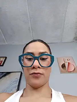 Snapshot of Amber_Etan chatting on 05-28-26, 02:36 Amber Etan online show from 05-28-26, 02:36