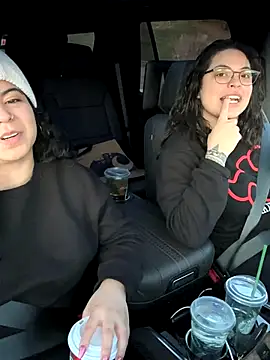 kimmiakiss22 online show from 12-18-25, 11:00