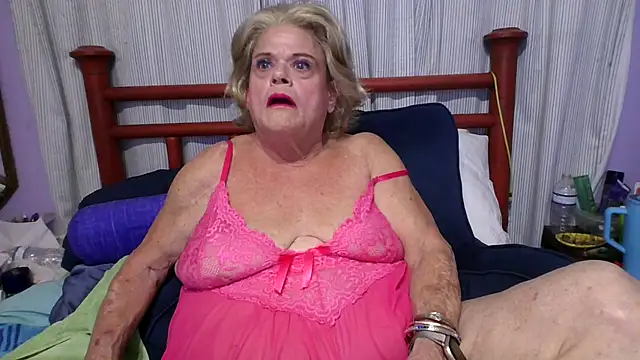 Snapshot of BigClitMelody chatting on 10-30-25, 02:13 BigClitMelody online show from 10-30-25, 02:13