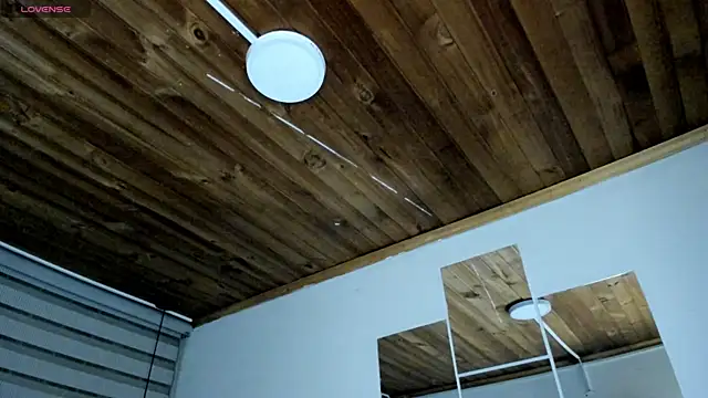 natasha logan  online show from 09-23-25, 04:04