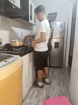 Snapshot of catire2323 chatting on 01-09-25, 02:11 catire2323 online show from 01-09-25, 02:11