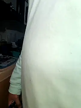 Snapshot of catire2323 chatting on 10-08-25, 02:47 catire2323 online show from 10-08-25, 02:47