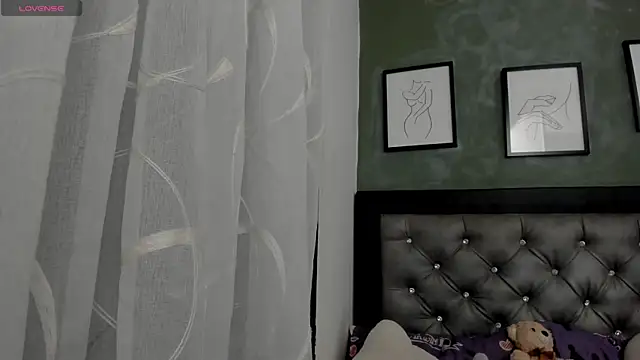 Snapshot of EbonySkin chatting on 07-03-26, 01:01 EbonySkin online show from 07-03-26, 01:01