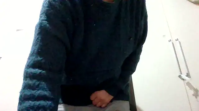 Snapshot of asira39 chatting on 12-04-25, 12:42 asira39 online show from 12-04-25, 12:42