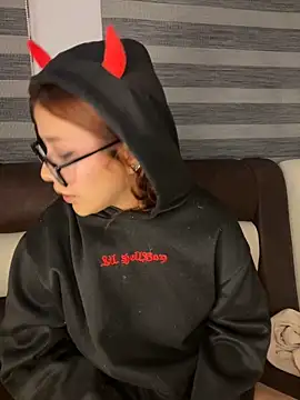 crystal bunny7 online show from 03-10-25, 06:59