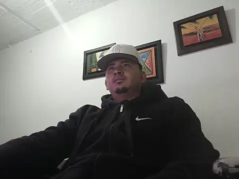 Snapshot of myke_andrade chatting on 09-19-25, 04:36 myke andrade online show from 09-19-25, 04:36