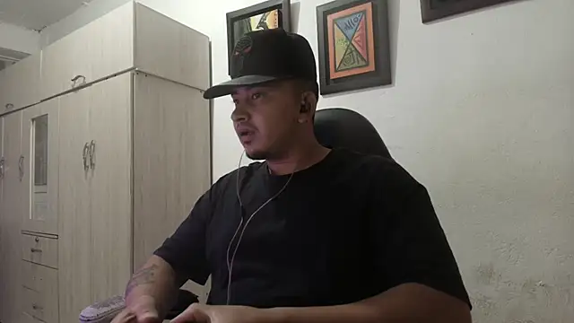 Snapshot of myke_andrade chatting on 09-21-25, 04:14 myke andrade online show from 09-21-25, 04:14