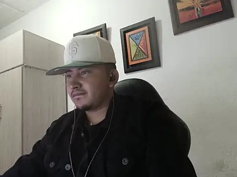 Snapshot of myke_andrade chatting on 09-22-25, 02:35 myke andrade online show from 09-22-25, 02:35