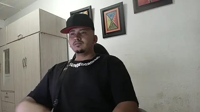 Snapshot of myke_andrade chatting on 09-24-25, 03:32 myke andrade online show from 09-24-25, 03:32