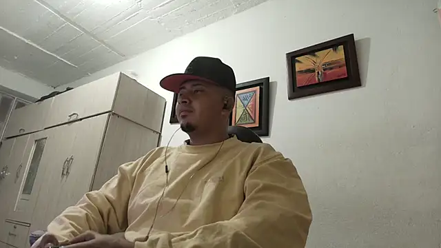 Snapshot of myke_andrade chatting on 09-28-25, 04:07 myke andrade online show from 09-28-25, 04:07