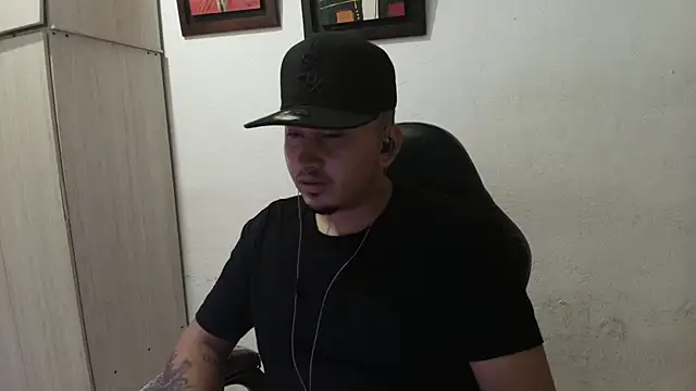 Snapshot of myke_andrade chatting on 10-01-25, 02:50 myke andrade online show from 10-01-25, 02:50