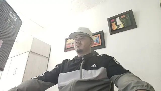 Snapshot of myke_andrade chatting on 10-08-25, 07:44 myke andrade online show from 10-08-25, 07:44