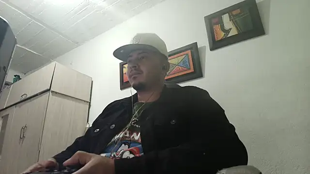 Snapshot of myke_andrade chatting on 10-11-25, 04:55 myke andrade online show from 10-11-25, 04:55