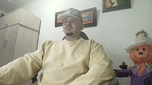 Snapshot of myke_andrade chatting on 10-12-25, 05:06 myke andrade online show from 10-12-25, 05:06