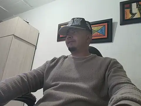 Snapshot of myke_andrade chatting on 10-17-25, 02:48 myke andrade online show from 10-17-25, 02:48