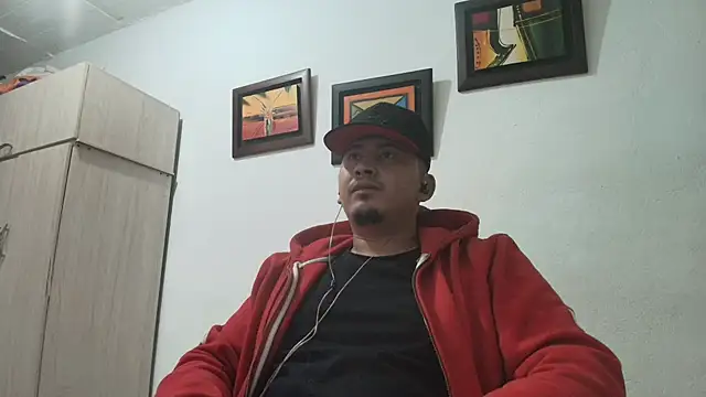 Snapshot of myke_andrade chatting on 10-24-25, 01:46 myke andrade online show from 10-24-25, 01:46