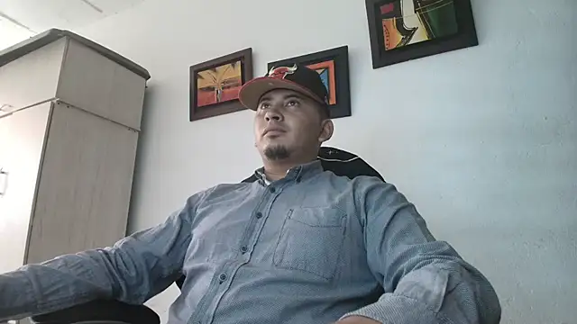 Snapshot of myke_andrade chatting on 10-25-25, 08:14 myke andrade online show from 10-25-25, 08:14