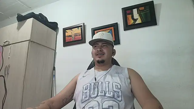 Snapshot of myke_andrade chatting on 11-06-25, 01:06 myke andrade online show from 11-06-25, 01:06