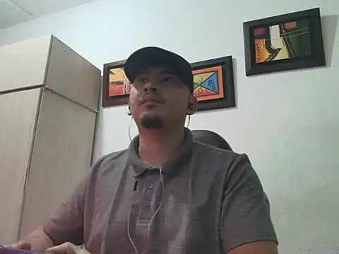 Snapshot of myke_andrade chatting on 11-07-25, 12:54 myke andrade online show from 11-07-25, 12:54