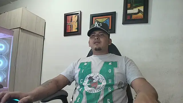 Snapshot of myke_andrade chatting on 12-14-25, 01:11 myke andrade online show from 12-14-25, 01:11