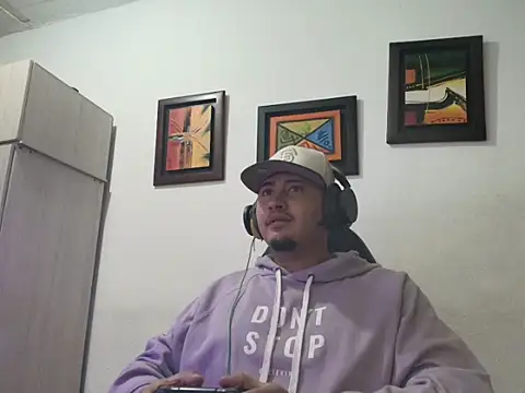 Snapshot of myke_andrade chatting on 01-06-26, 03:10 myke andrade online show from 01-06-26, 03:10