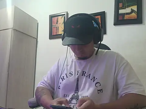 Snapshot of myke_andrade chatting on 01-08-26, 12:46 myke andrade online show from 01-08-26, 12:46