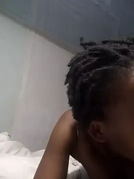 Queentesi online show from 02-25-25, 05:58