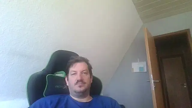 Snapshot of Golffahrer1982 chatting on 10-19-25, 10:27 Golffahrer1982 online show from 10-19-25, 10:27