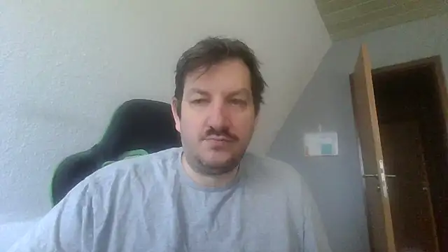 Snapshot of Golffahrer1982 chatting on 10-30-25, 10:16 Golffahrer1982 online show from 10-30-25, 10:16