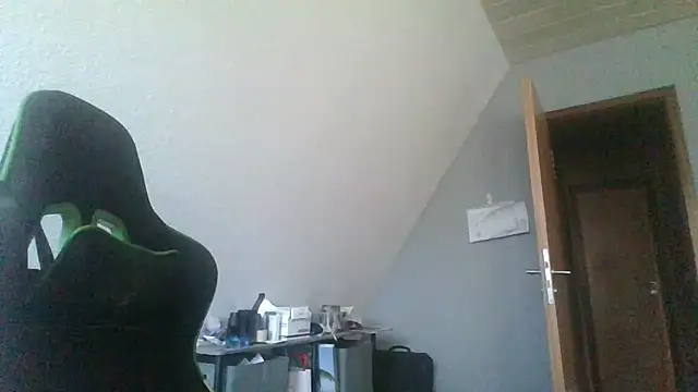 Snapshot of Golffahrer1982 chatting on 12-21-25, 10:00 Golffahrer1982 online show from 12-21-25, 10:00