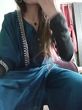 Snapshot of Noor_Darliing chatting on 06-01-26, 03:36 Noor Darliing online show from 06-01-26, 03:36