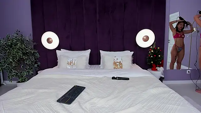 LilyRaisa online show from 12-14-24, 06:56