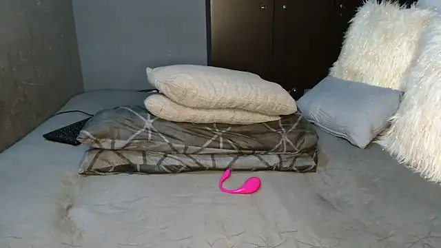 Snapshot of CURVEYDOLLXX chatting on 01-07-25, 01:57 CURVEYDOLLXX online show from 01-07-25, 01:57