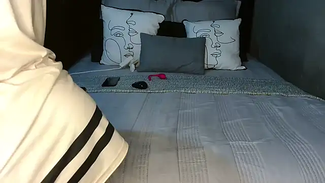 Snapshot of CURVEYDOLLXX chatting on 11-25-25, 08:36 CURVEYDOLLXX online show from 11-25-25, 08:36