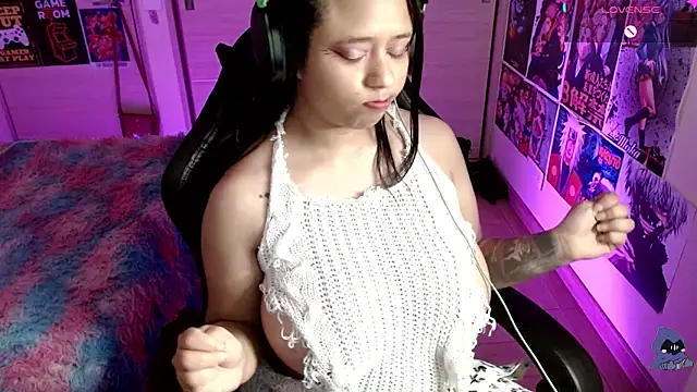 Snapshot of Emmachan19 chatting on 12-29-24, 07:39 Emmachan19 online show from 12-29-24, 07:39