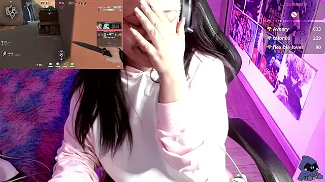 Snapshot of Emmachan19 chatting on 01-17-25, 10:22 Emmachan19 online show from 01-17-25, 10:22